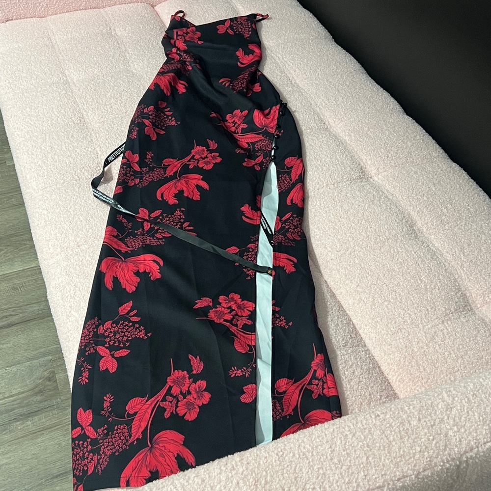NWT PrettyLittleThing Black &Red Dress Size 0